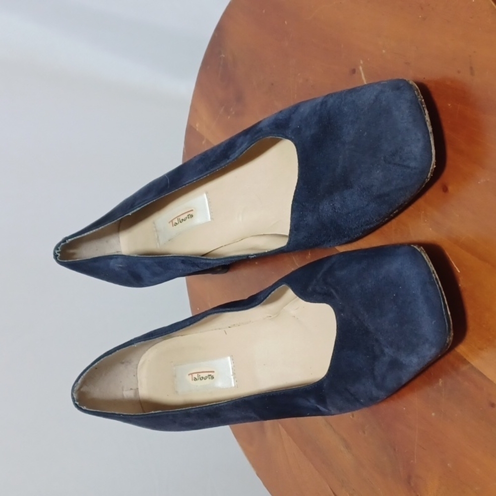 Talbots womens shoes size 8 N in a beautiful blue suade leather uppers